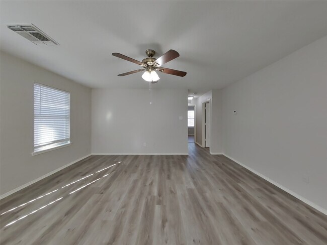 Building Photo - 22823 Sugar Bear Dr