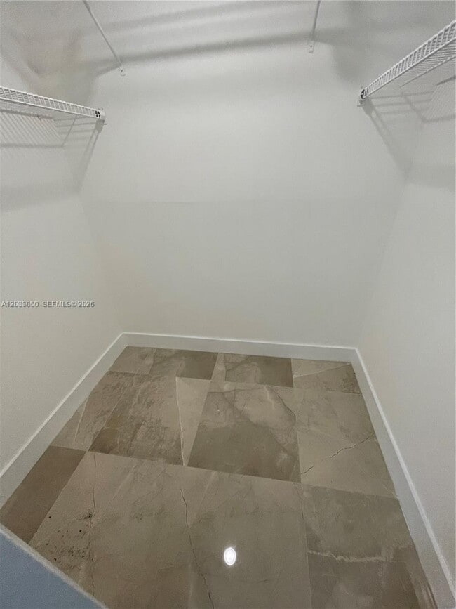 Building Photo - 409 Lakeview Dr