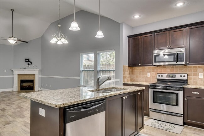 Building Photo - 665 Dunrobin Ln