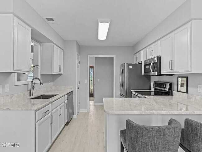 Building Photo - 11 Court 8 NW Dr