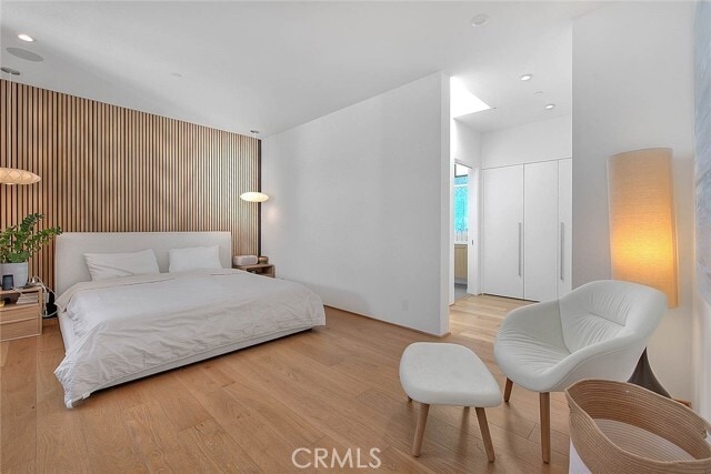 Building Photo - 1825 N Kenmore Ave