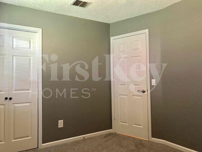 Building Photo - 10812 Carrington Ct