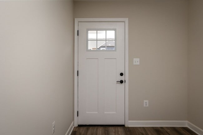 Building Photo - Spacious End Unit Luxury Townhome! Outstanding Location!