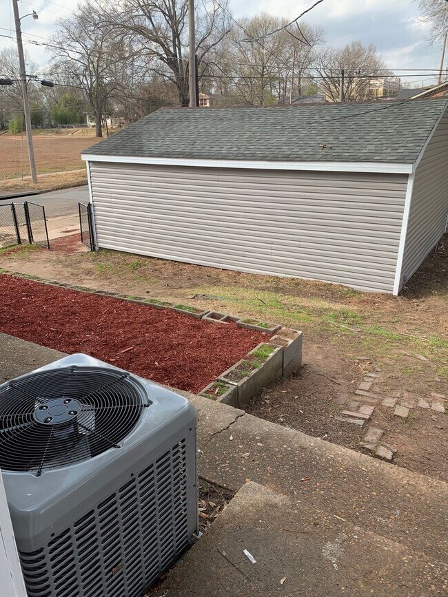 Building Photo - 1068 Blanchard Pl