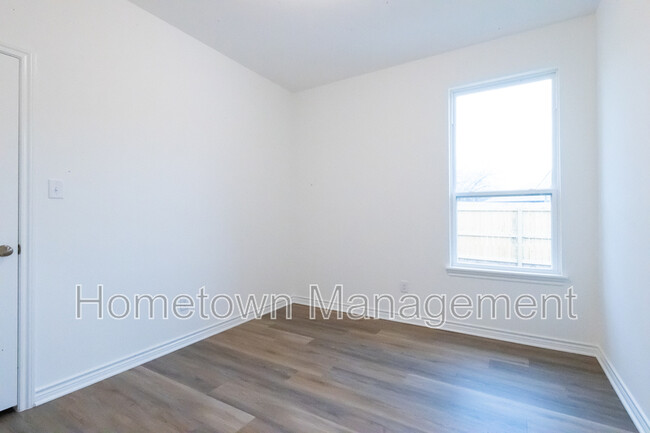 Building Photo - 2389 Lightfoot Ln