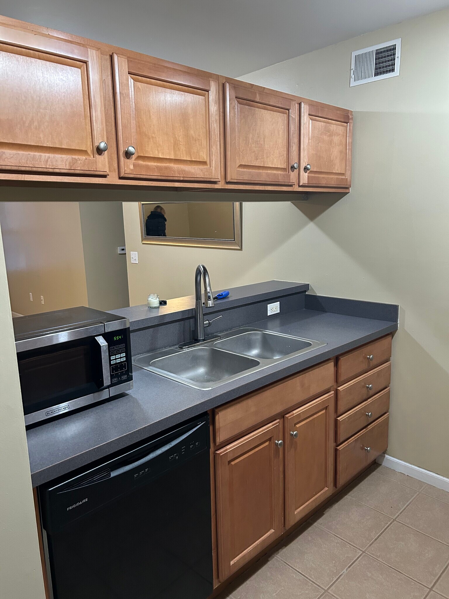 Building Photo - 2269 S Main St