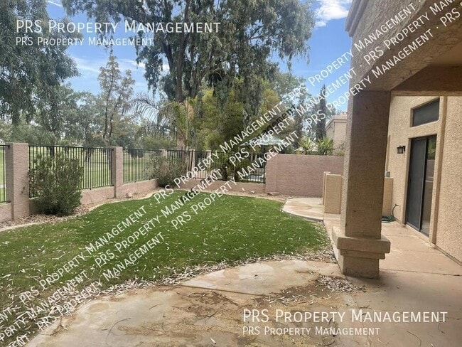 Building Photo - 2152 W Myrtle Dr