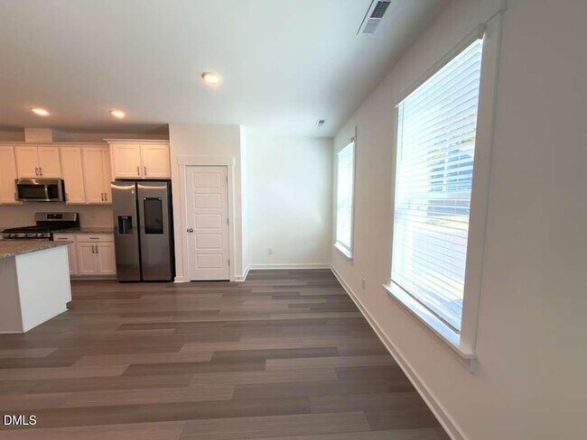 Building Photo - 1802 Stroup St