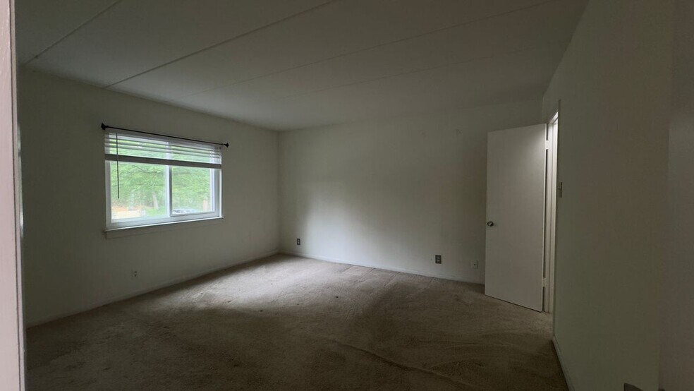 Building Photo - 6270 Edsall Rd