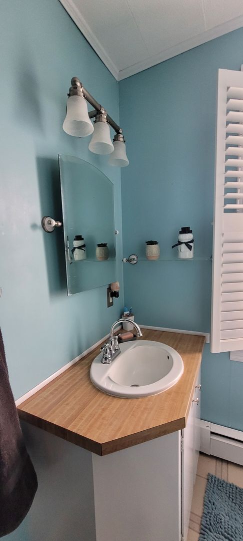 Building Photo - 4 Bedroom 1 bathroom home located in Leola PA