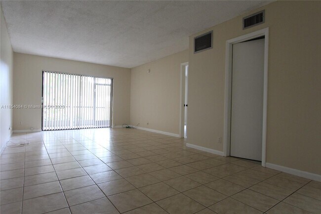 Building Photo - 3101 Oakland Shores Dr
