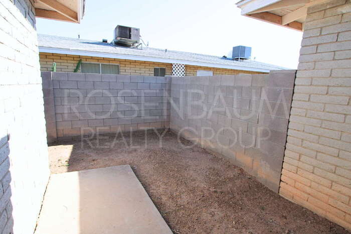 Building Photo - 1000 N Pueblo Dr