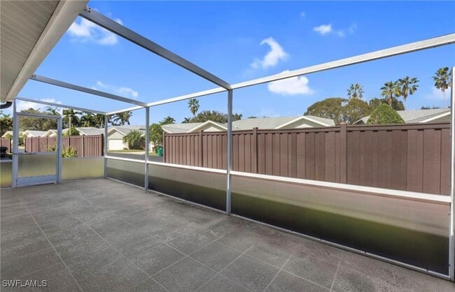 Building Photo - 1749 Royal Cir