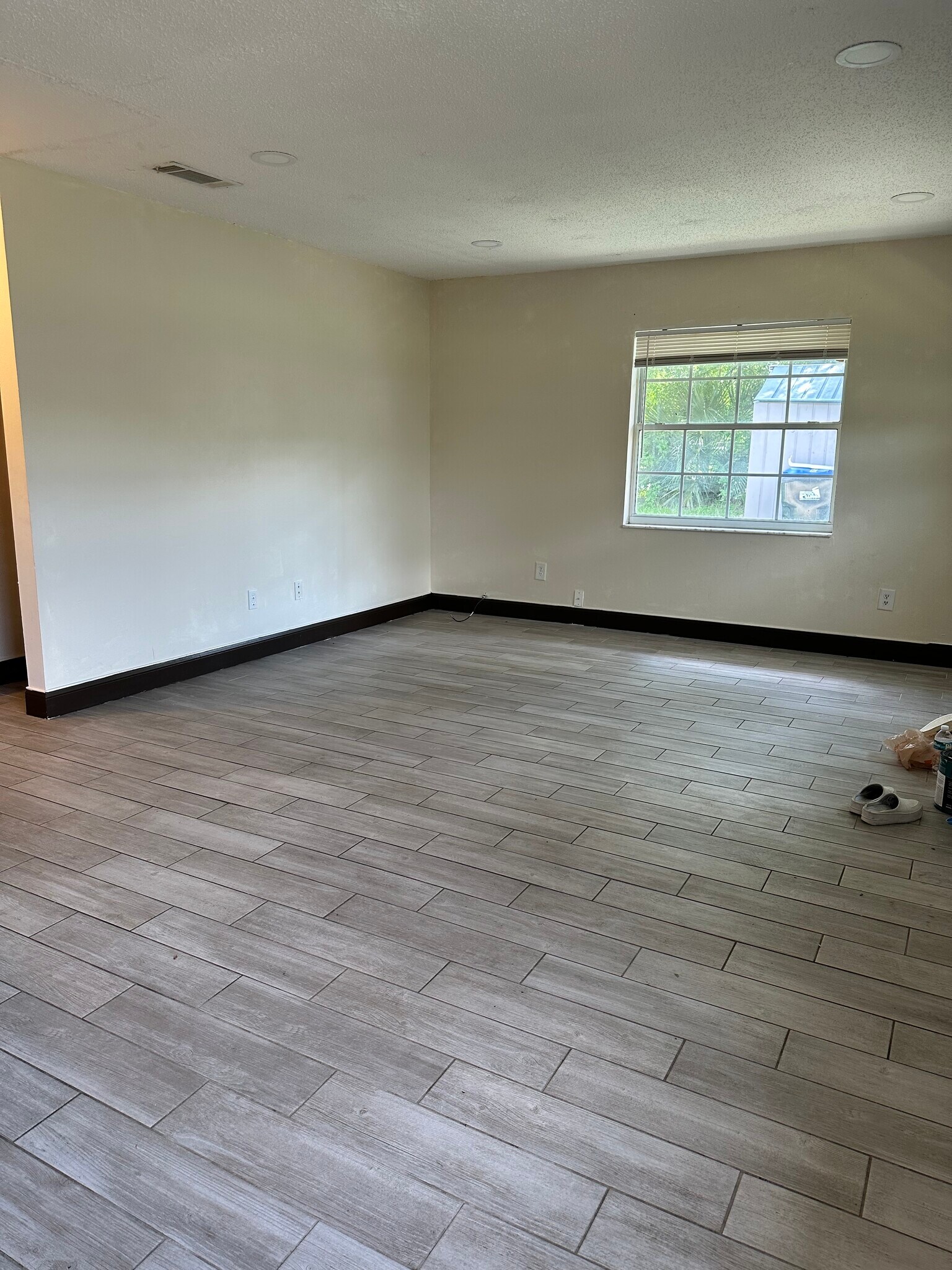 Building Photo - 5550 S Rio Grande Ave