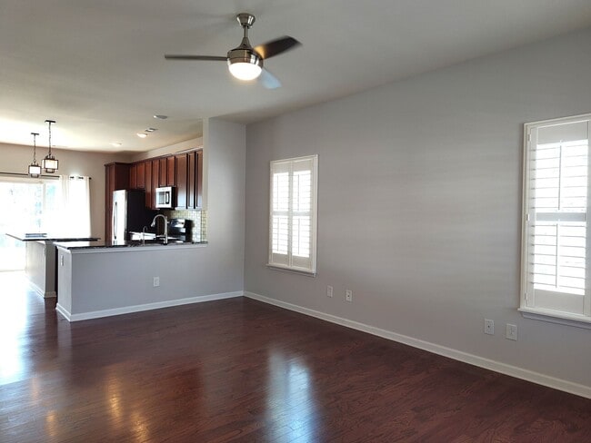 Building Photo - Charming, end-unit, townhome located in the Wrights Crossing Community!