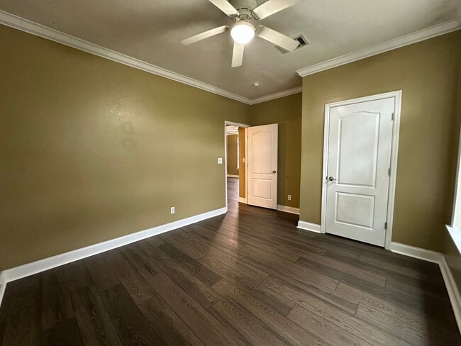 Building Photo - Charming and spacious home for rent in Lee...