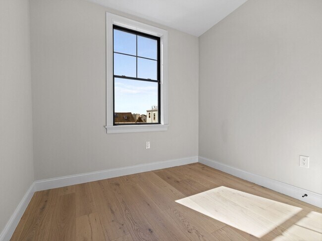 Building Photo - 48 Woodward St