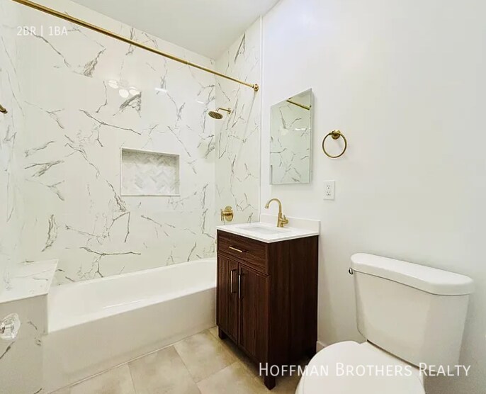 Building Photo - 330 1/2 N Genesee Ave