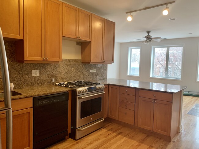 Kitchen - 2442 W Harrison St