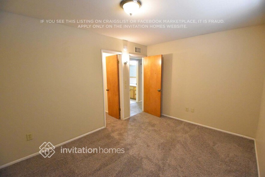 Building Photo - 12801 N 112th Ave