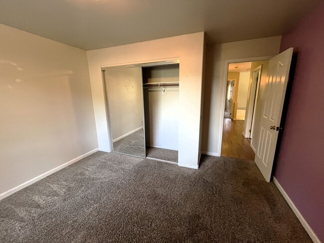 Building Photo - Custom 2-story Humboldt Hill home features 3-car garage, spacious pet-friendly yard