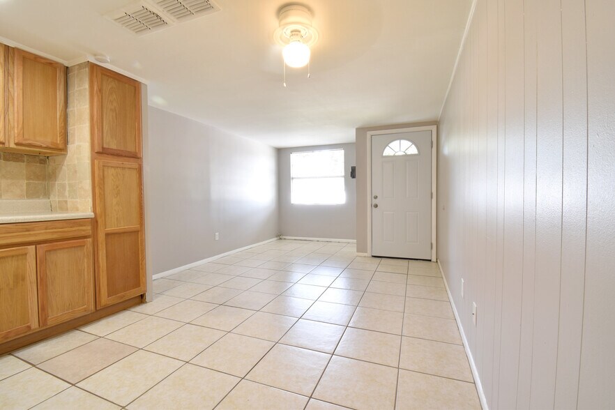Building Photo - 639 Dogwood Ct