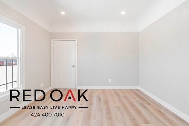 Building Photo - 1623 W 39th Pl