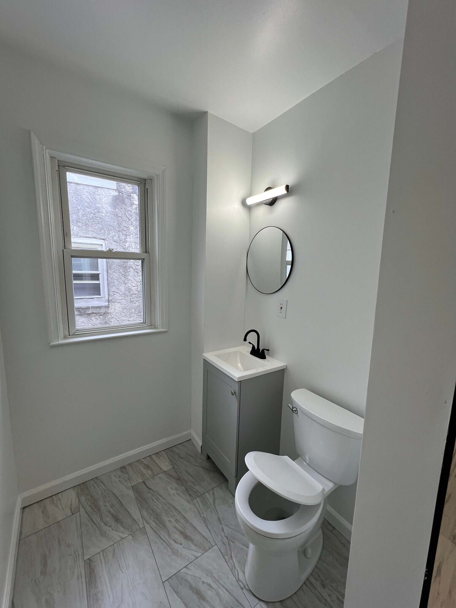 Building Photo - 919 Elsinore Pl