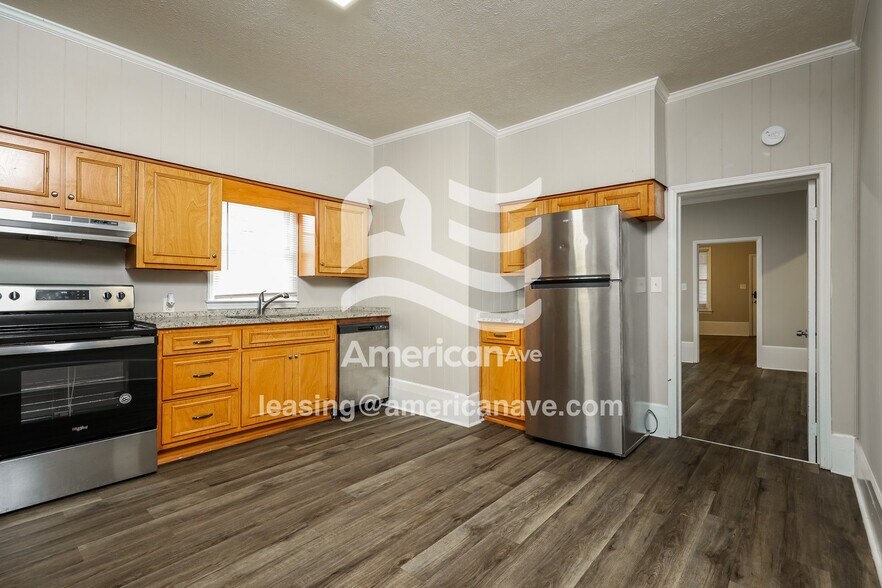 Building Photo - 1612 14th Ave