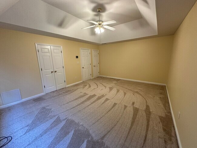 Building Photo - 420 White Rose Trce
