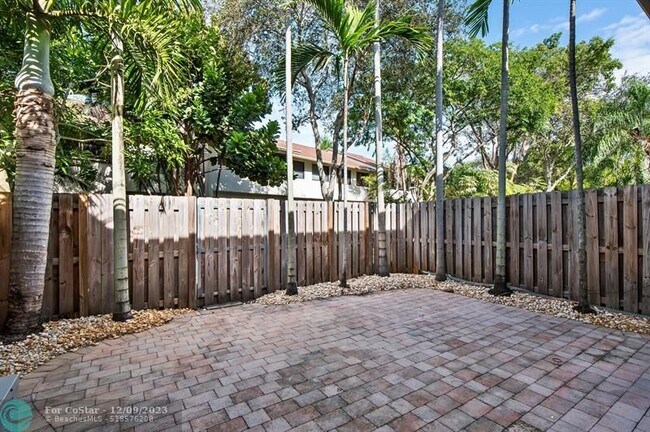 Building Photo - 251 City View Dr
