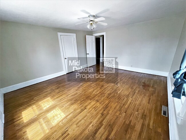 Building Photo - 517 N Duff-3 Bedroom House