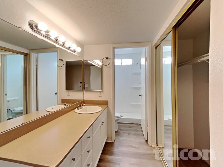 Building Photo - 3644 N 89th Ave