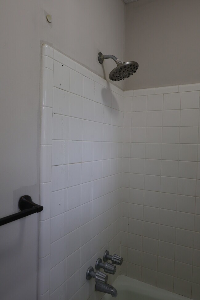 Building Photo - 214 Oakleaf Dr