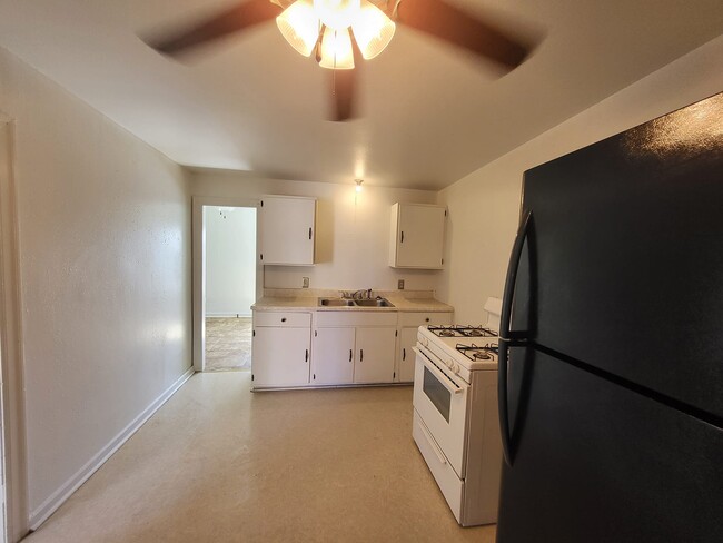 Building Photo - 1008 Runnels St