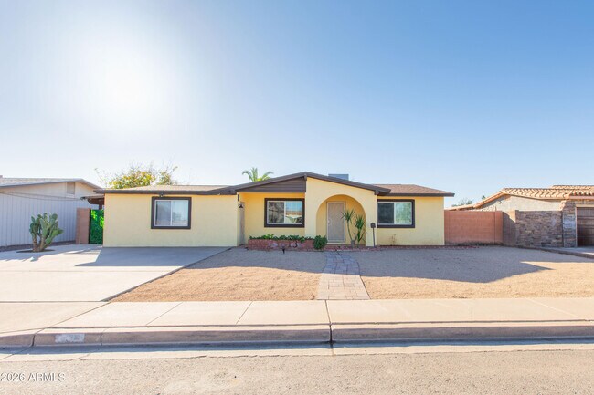 Building Photo - 1813 E Ellis Dr