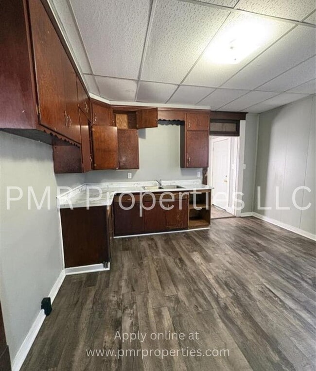 Building Photo - 4 Bedrooms/ 2 bathrooms House