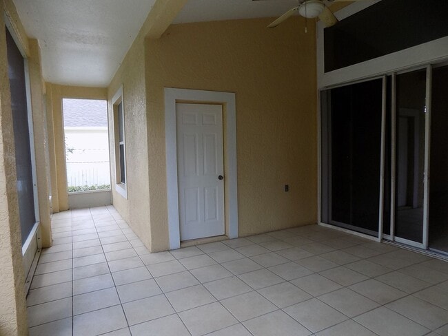 Building Photo - 102 Carnival Dr