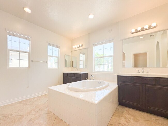 Building Photo - ~Temecula's Wolf Creek Community~ Beautifu...