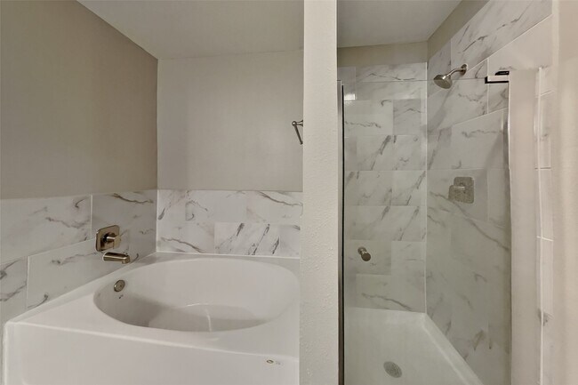 Building Photo - 18206 Gravenhurst Ln