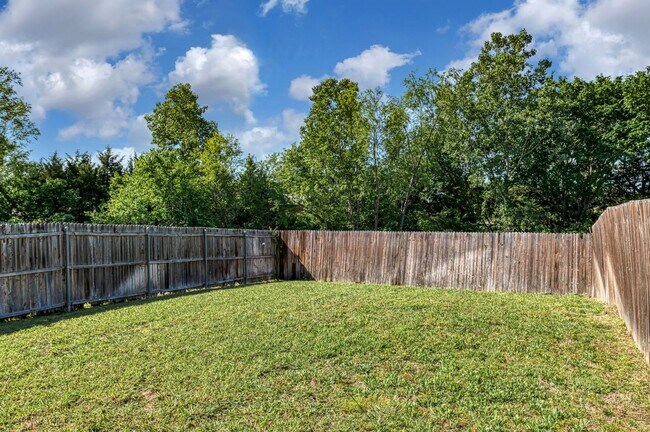 Building Photo - AVAILABLE NOW! Beautiful 3 Bedroom Duplex located in Lavon,Texas!