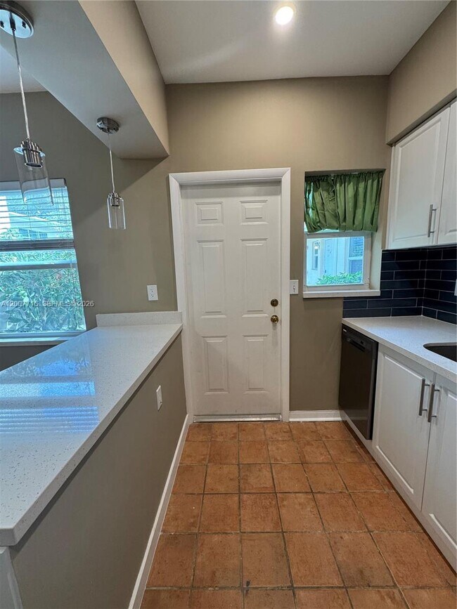 Building Photo - 725 NE 91st St