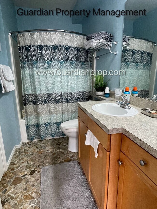 Building Photo - Eden Prairie Southwest Station Condo, 2 Full Baths, 1 Parking Space, Amenity Rich Building