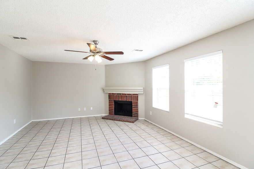 Building Photo - 8737 Hunters Point Way