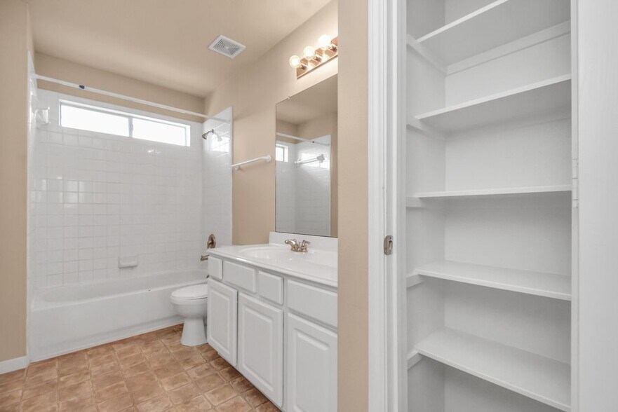 Building Photo - 4047 Mossy Spring Ln