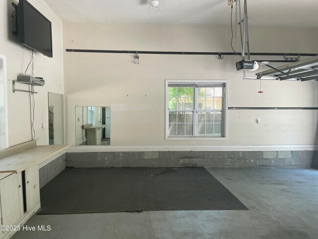 Building Photo - 151 Bayshore Dr