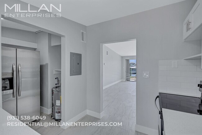 Building Photo - 325 Capri Blvd