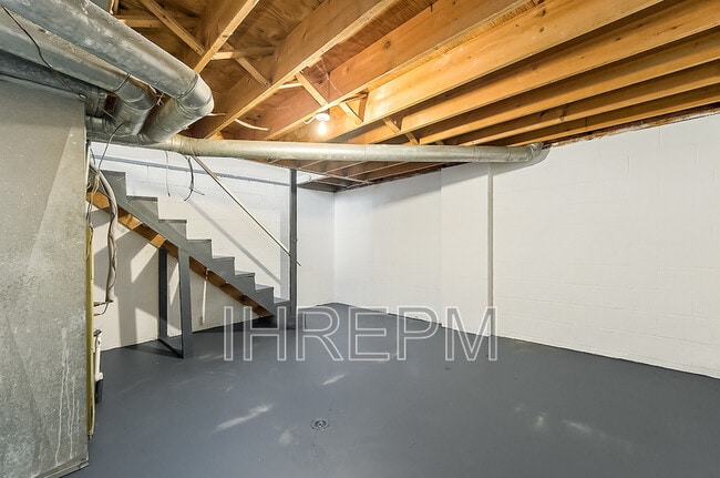 Building Photo - 1726 River Bend Rd