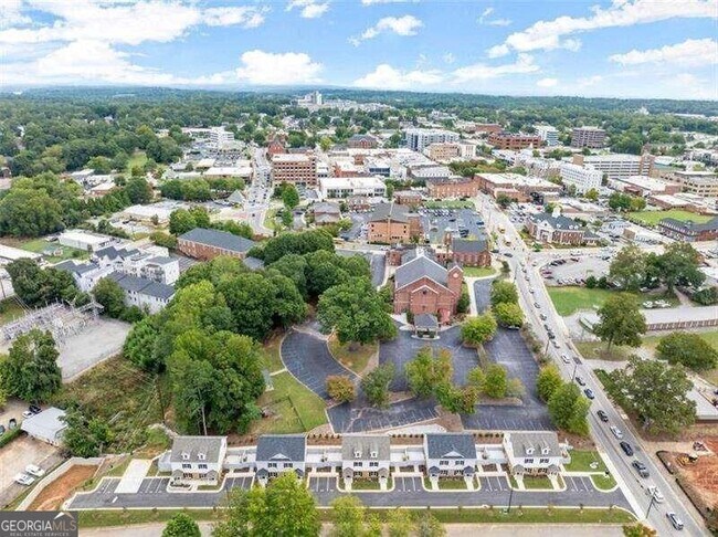 Building Photo - 502 Washington St NW