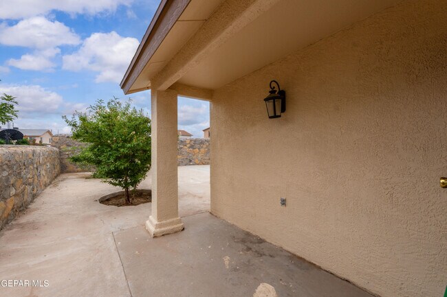 Building Photo - 12290 Tierra Bella Dr